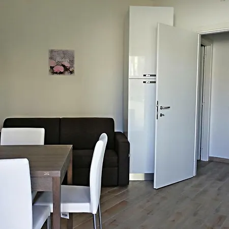 - Isr071023-dyb Apartmán